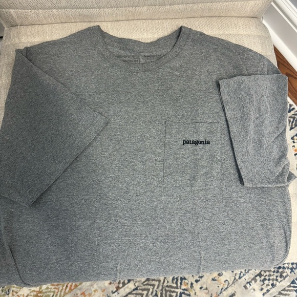 Men’s Patagonia Line Logo Ridge Pocket Responsibili-Tee, Size Large - Picture 2 of 4